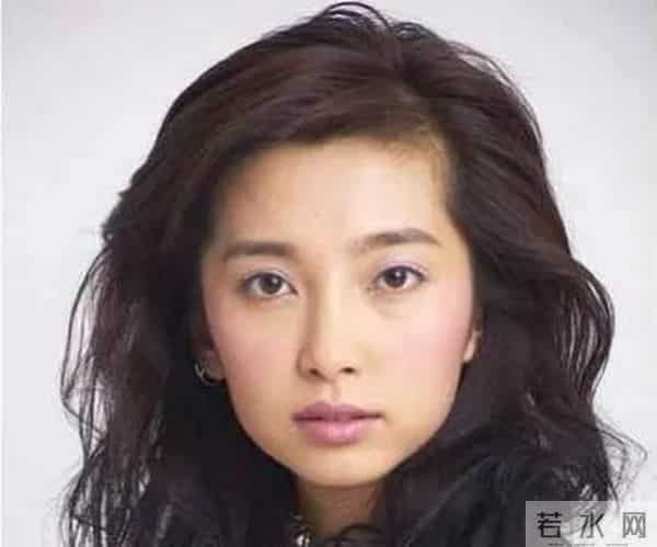 柳岩整形前后对比