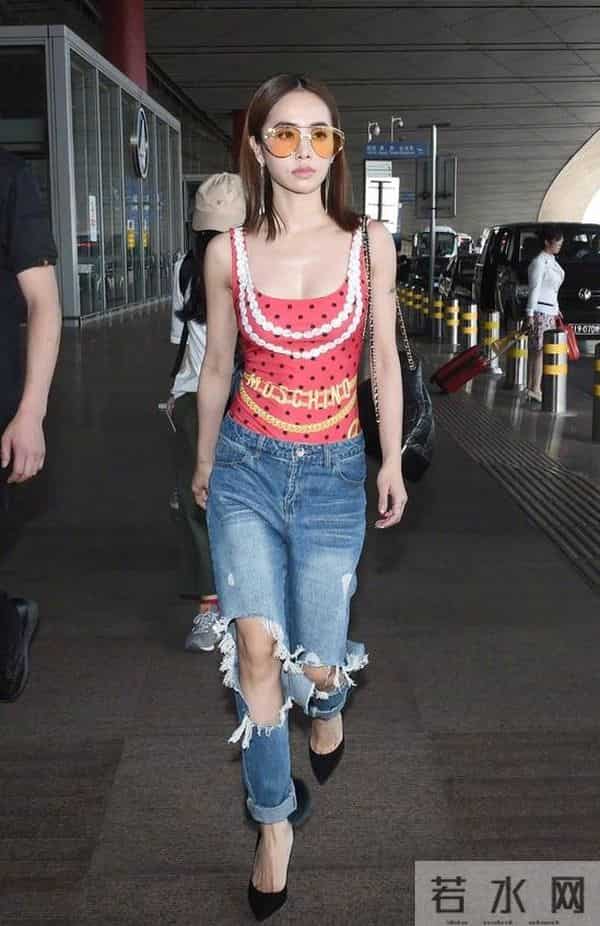 蔡依林穿泳衣上街