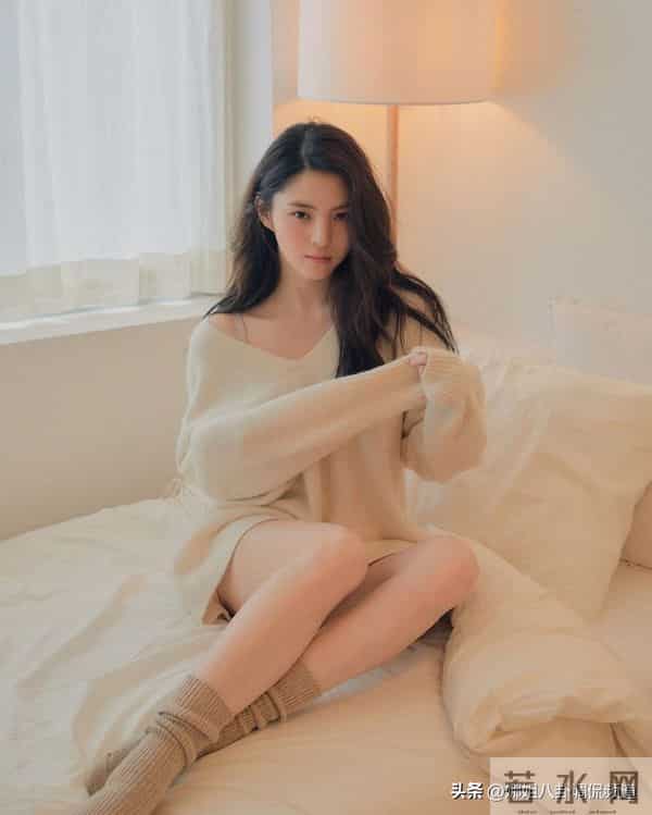 韩素希晒绘画作品被担心精神状态