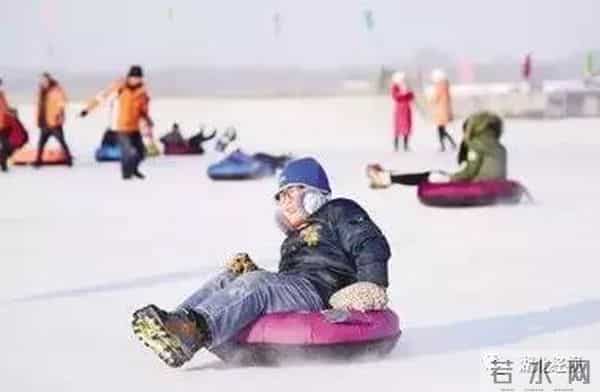 冷的噻:冷得噻!武汉多处湖泊结了冰!市民:能踩着玩吗?丨最武汉