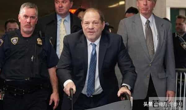 恋足片:1万美金舔脚半小时?导演昆汀被曝恋足癖,影片多次出现脚的场景