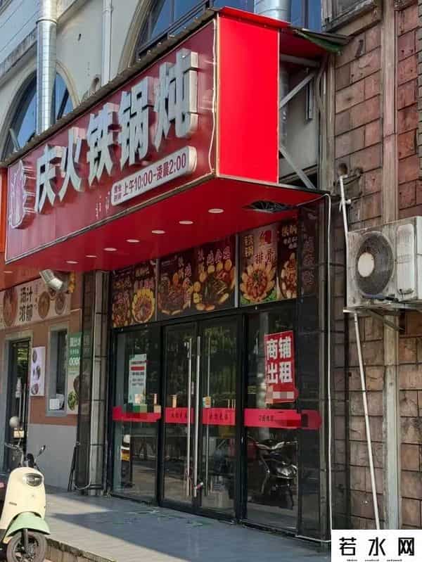 上海一条街生意变萧条？多家店铺关门！商户无奈：“罪魁祸首”就在门口马路上→