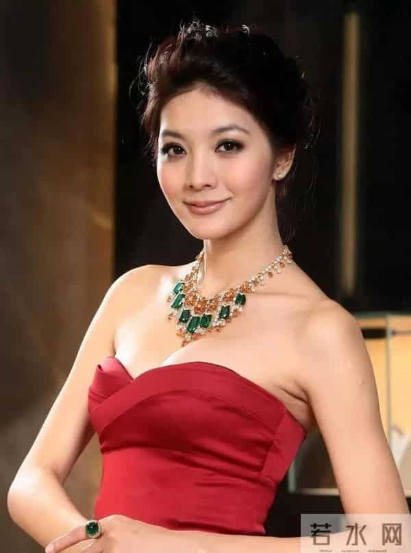 吴亚 馨：“模特女神”吴亚馨