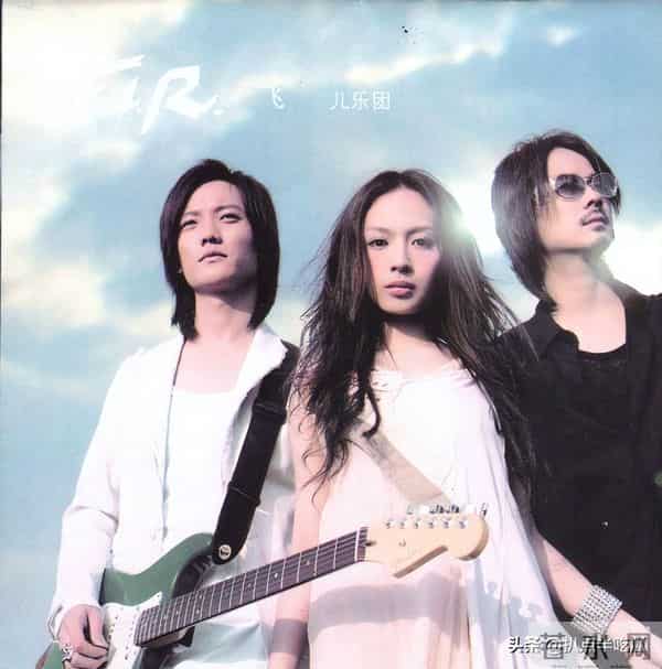 阿沁：阿沁被踢出飞儿，网友：天道好轮回？前主唱詹雯婷才是最大受害者