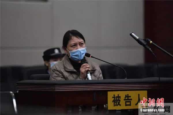 劳荣枝庭审现场称“我是傻白甜”