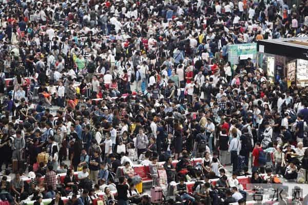 重庆人人网：国庆假期，各地已开启“人人人人你人人人人”模式！你那里人多么？