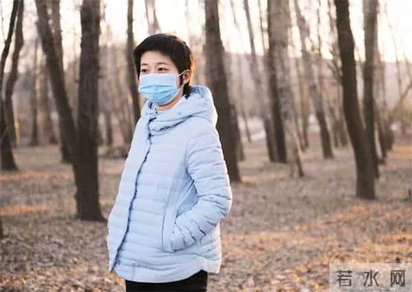 老虎伤人女主角摘口罩