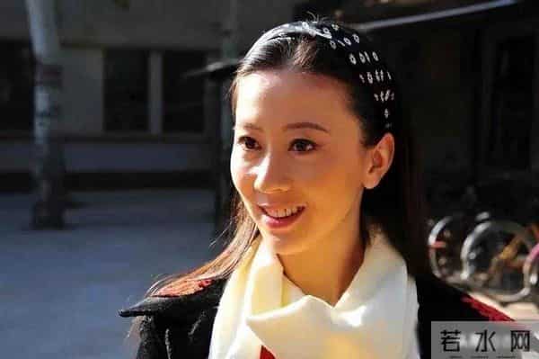 张筱人体:49岁仍单身!因为“全裸写真”遭全网唾骂,如今她活成了这样!