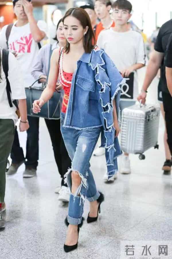 蔡依林穿泳衣上街