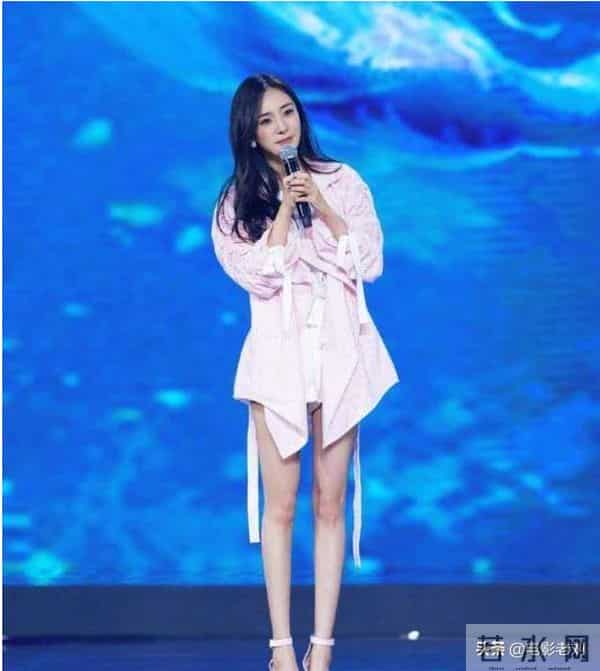 杨幂养了两个小鬼