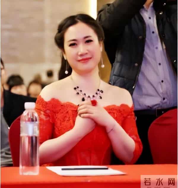 芙蓉姐照片：18年前，曾火爆全网的初代网红“芙蓉姐姐”，如今怎么样了？