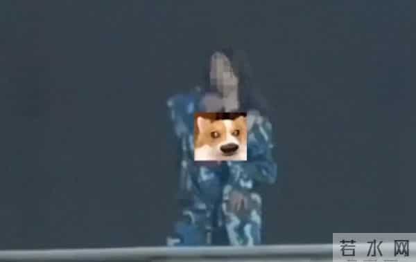 军训女生热舞吊带脱落走光