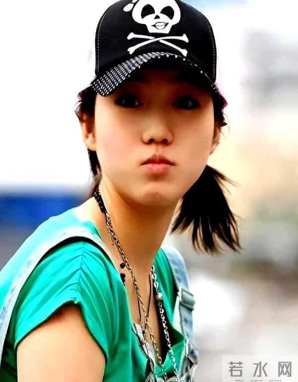 张小雨人体：最红“裸模”张筱雨，一年拍21套人体写真，如今40岁却仍未婚