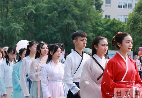 巴蜀中学吧：成都七中PK巴蜀中学！谁才是西南第一高中？数据来告诉答案