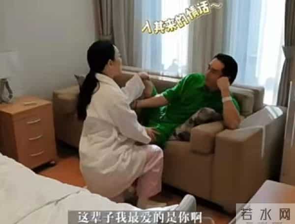 钟丽缇怀孕：52岁钟丽缇去医院被疑怀四胎！坐轮椅脸苍白，当场下跪对老公表白