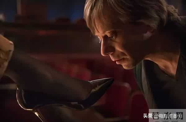 恋足片:1万美金舔脚半小时?导演昆汀被曝恋足癖,影片多次出现脚的场景