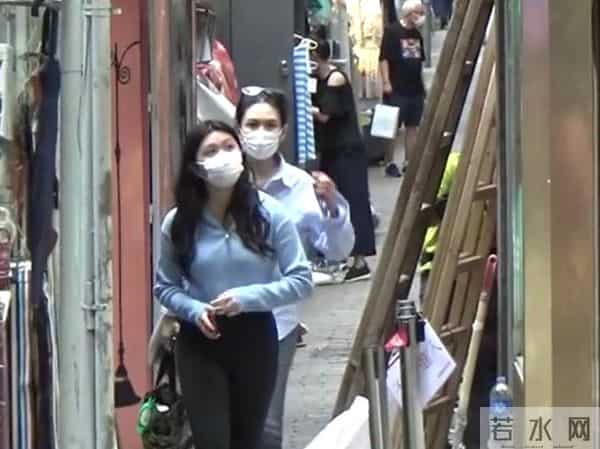 邱淑贞三女儿同框