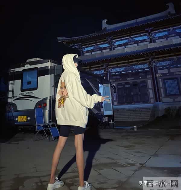 柳岩的胸：柳岩的胸、许晴的臀，女星身上最出众的部位，连整形医生都得羡慕