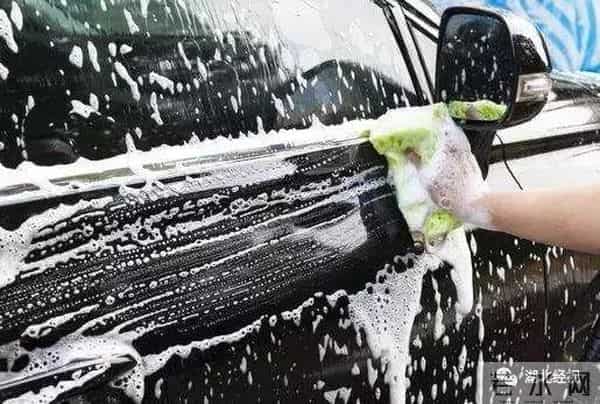 冷的噻:冷得噻!武汉多处湖泊结了冰!市民:能踩着玩吗?丨最武汉