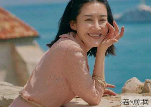 许晴穿11年前旧衣服拍写真