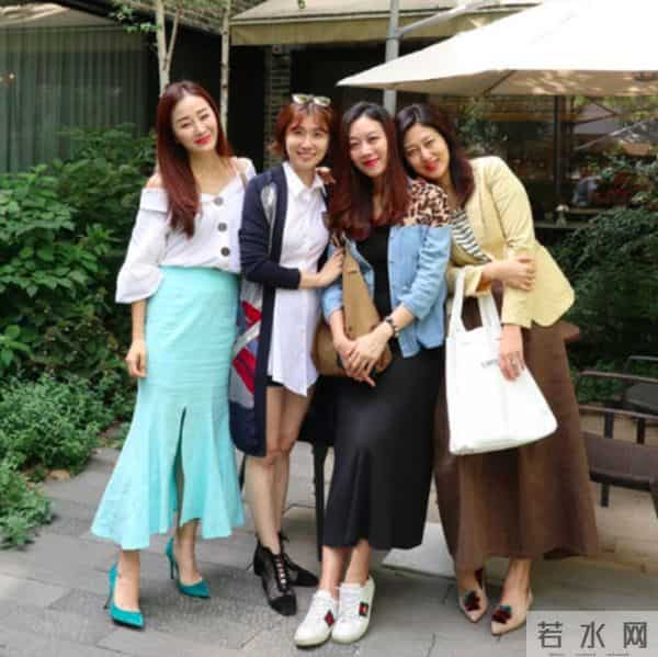 刘在石老婆：刘在石妻子生二胎后罕见露面 冻龄10年没变气质好