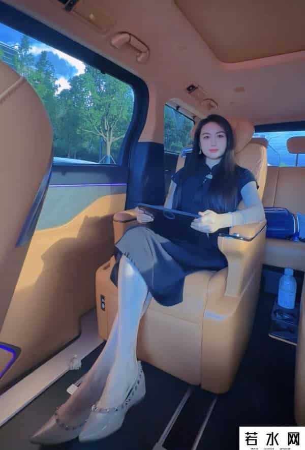 江苏一公司老板季晨阳去世，提新车没多久，女儿12岁，妻子很漂亮