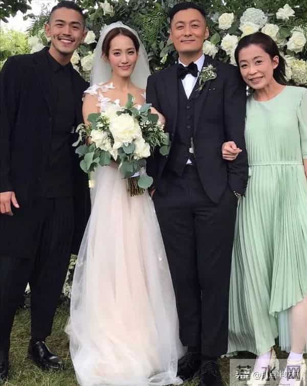 月事妹是谁:何超莲否认婚变 - “豪门赘婿”不好当,感情混杂利益,狗血一地?