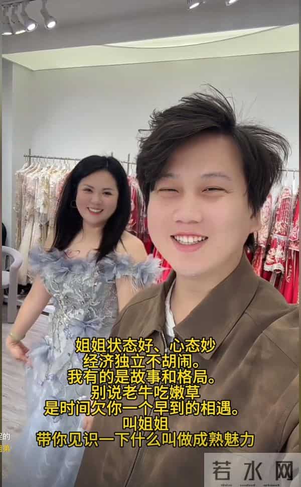 单亲妈妈嫁女儿同学的爸爸