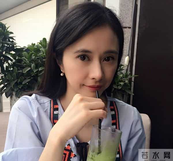 何美钿八卦：何美钿潮州农村老家庆生，童颜不复从前，小师妹息影后感情成谜