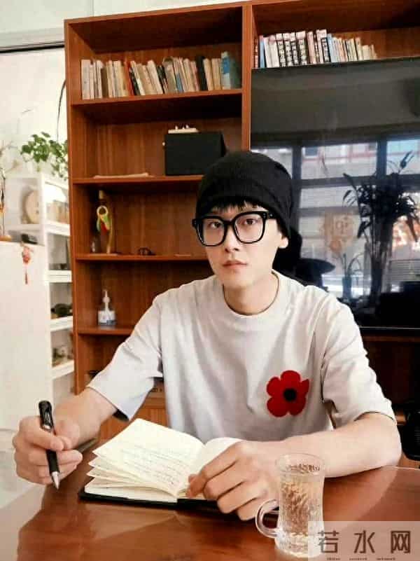 高校老师称谈恋爱要有唯一性