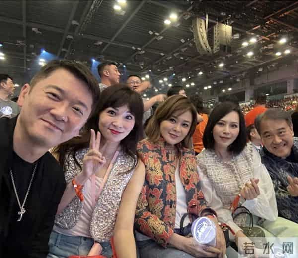 顾纪筠儿子：顾纪筠庆祝63岁生日，同框大9岁丈夫站姿优雅，二婚22年仍很恩爱