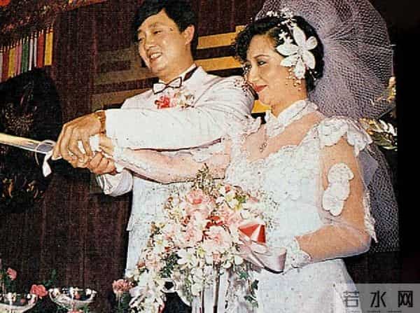 陈素怡：恭喜！71岁薛家燕将荣升奶奶，儿媳妇临盆在即拍孕照，疑一索得男