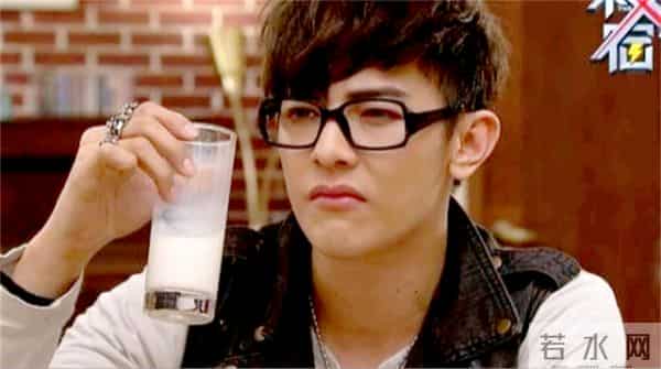 郭品超女友：郭品超“爷孙恋”定下来了，与小19岁马泽涵年后结婚，汪东城伴郎