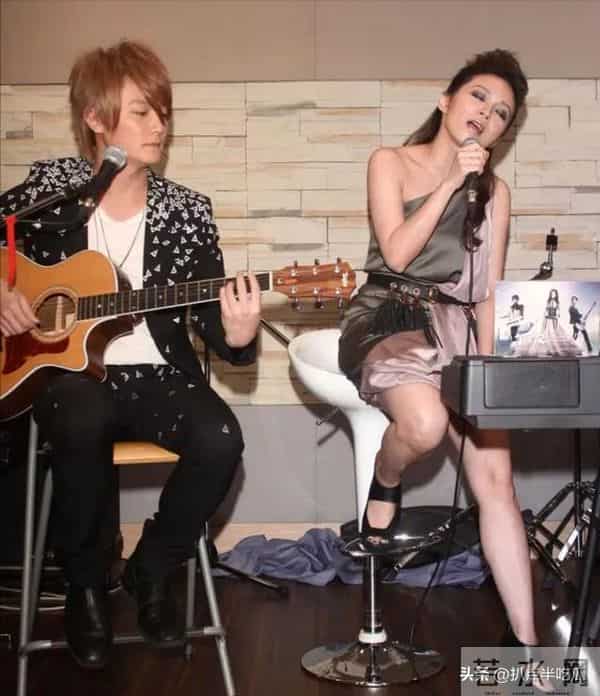 阿沁：阿沁被踢出飞儿，网友：天道好轮回？前主唱詹雯婷才是最大受害者