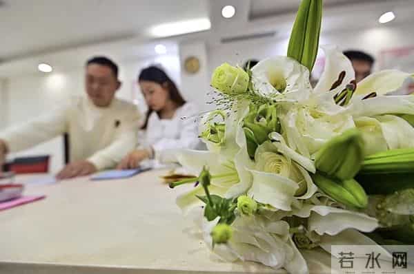 去年25至29岁结婚人数最多