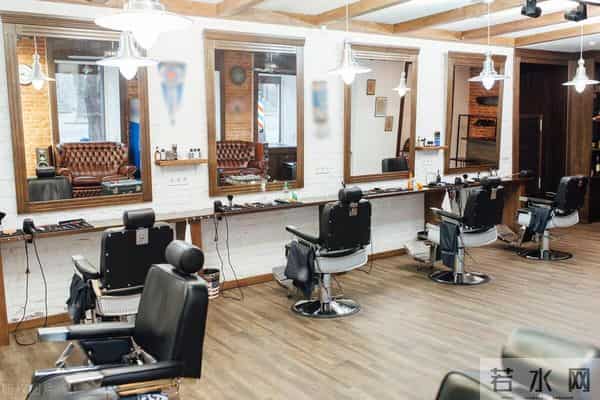 临沂女干部亮证件身份被扒