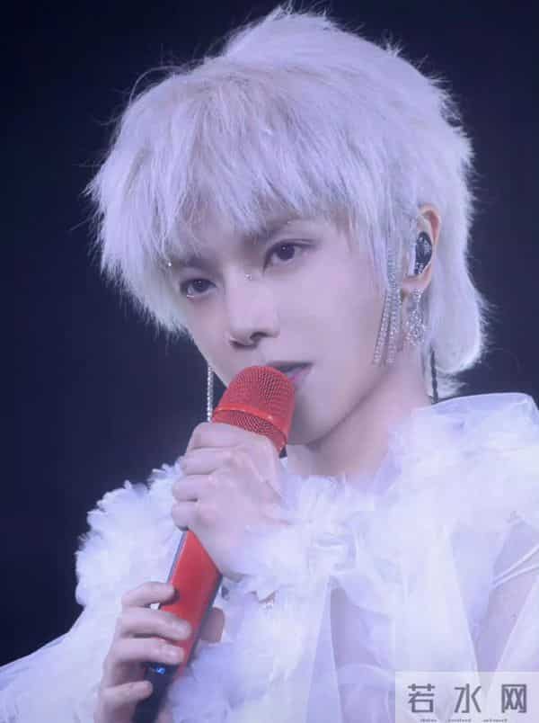 胡宾果：胡宾果爆料华晨宇私密约会，女方收10000元封口费，事后却嫌少