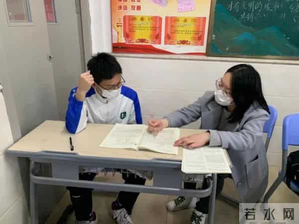 黑丝丝教师：心疼！复学后高三班主任的十二时辰，一起来感受下……
