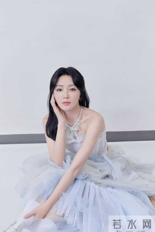 q姓女星:24小时6个瓜,曝杨采钰、陈金飞已离婚,曝魏大勋、秦岚正在热恋