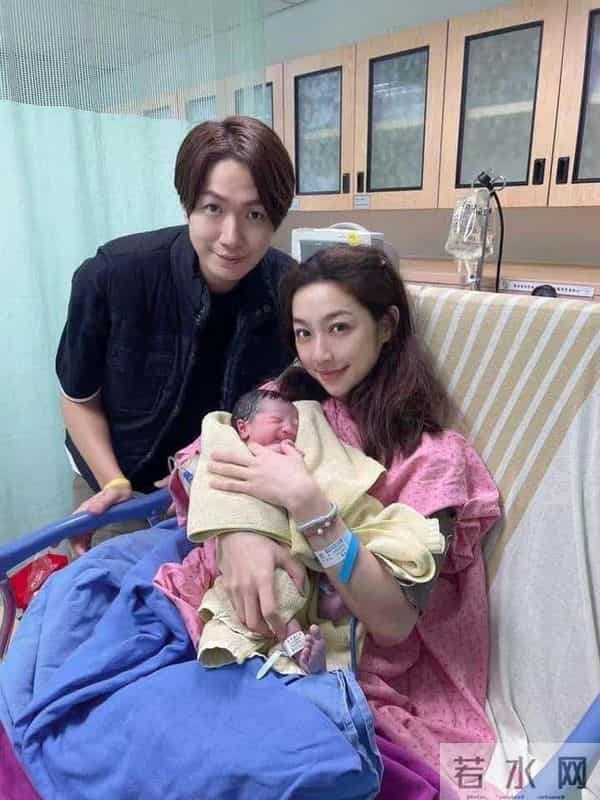 林采薇:39岁男星喜得爱子!晒一家三口合照喜笑颜开,全程陪产激动落泪