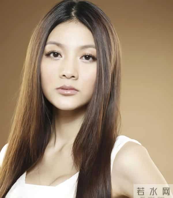 吴亚 馨：“模特女神”吴亚馨