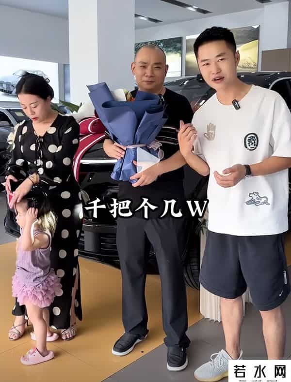 江西萍乡富豪赖国萍去世，仅46岁，戴硕大金佛珠项链，小女儿3岁