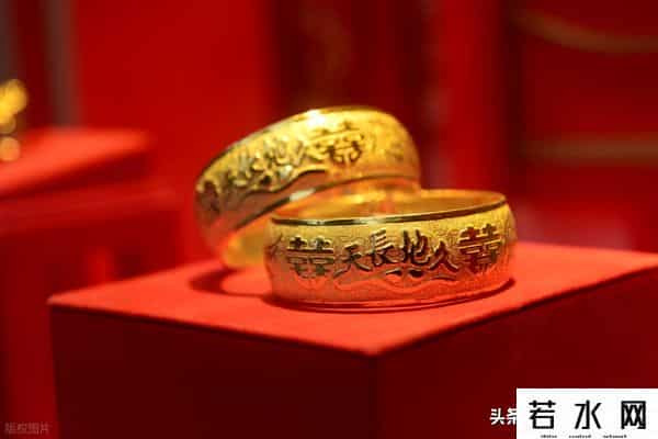 金价到顶了吗？这两个因素告诉我们，这将是一个长期牛市。