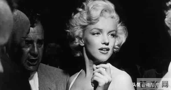 恋足片:1万美金舔脚半小时?导演昆汀被曝恋足癖,影片多次出现脚的场景