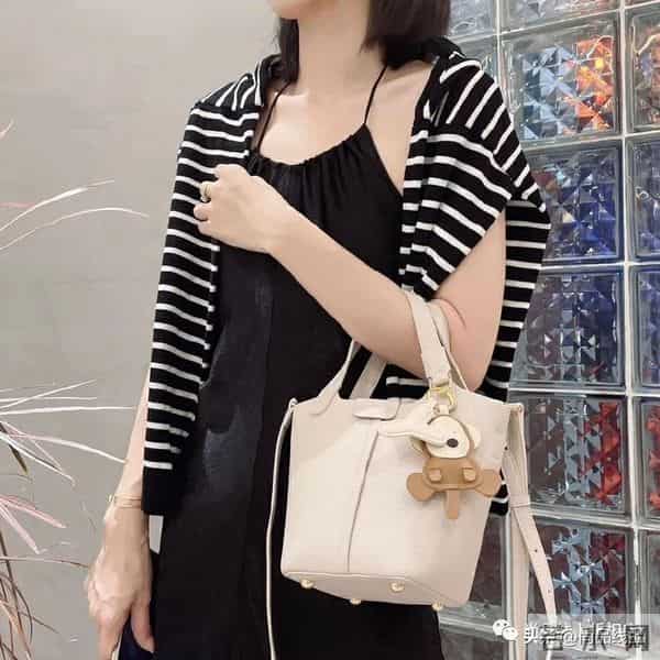 天美意官网：重磅来袭，【天美意】女包，买一送一个，到手两个包包