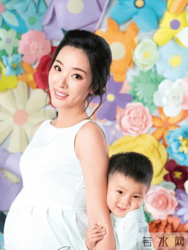 q姓女星:24小时6个瓜,曝杨采钰、陈金飞已离婚,曝魏大勋、秦岚正在热恋