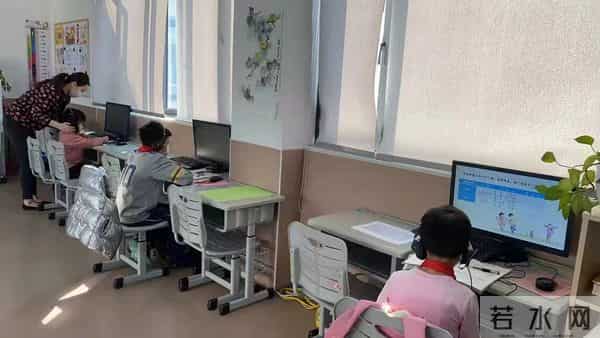 上海中小学生在线学习首日，我们观察到这些有意思的画面