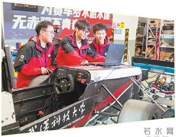 在“第二课堂”探寻成长方向