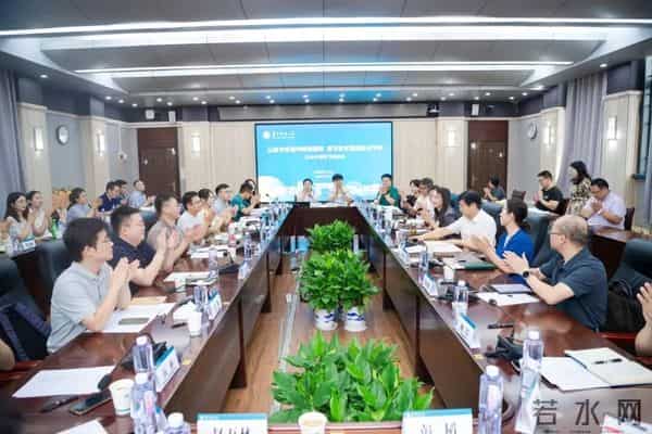 教师节表彰大会致敬!祝贺!学校召开教师节庆祝暨表彰大会