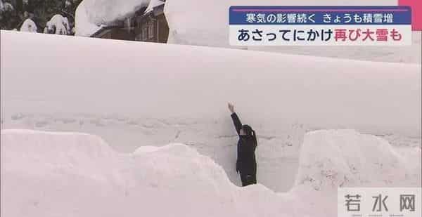 大学生脱光计划日本最强寒潮！学校却强制要求女学生，光腿穿短裙、不能穿裤袜！